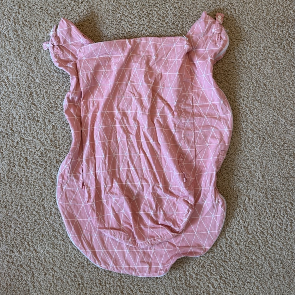 DockATot cover. Pink. Used